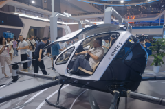 他暗示企业正在无人机应